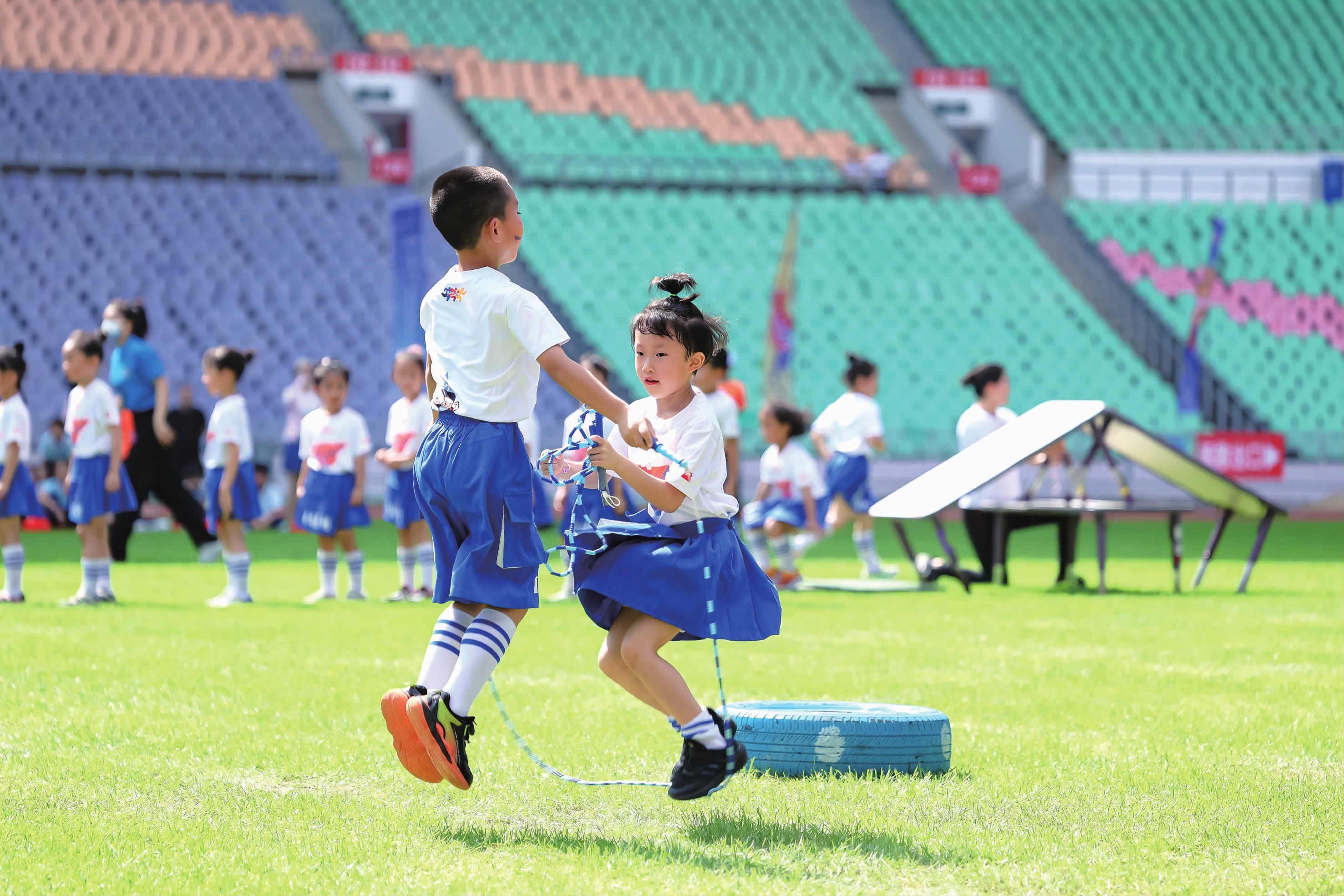 莉莉丝卡牌革新之作？《剑与远征：启程》CBT测试12月6日开启