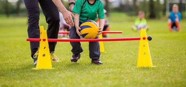 雷迪克：里夫斯正在联盟确立自己的定位，不会因东契奇而发生动摇